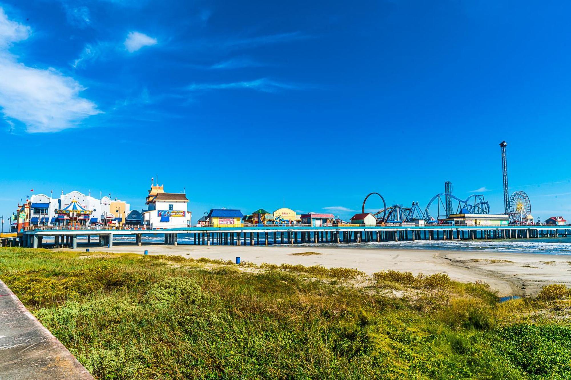 Beachside Paradise Retreat With Luxury Villa Galveston Exterior foto